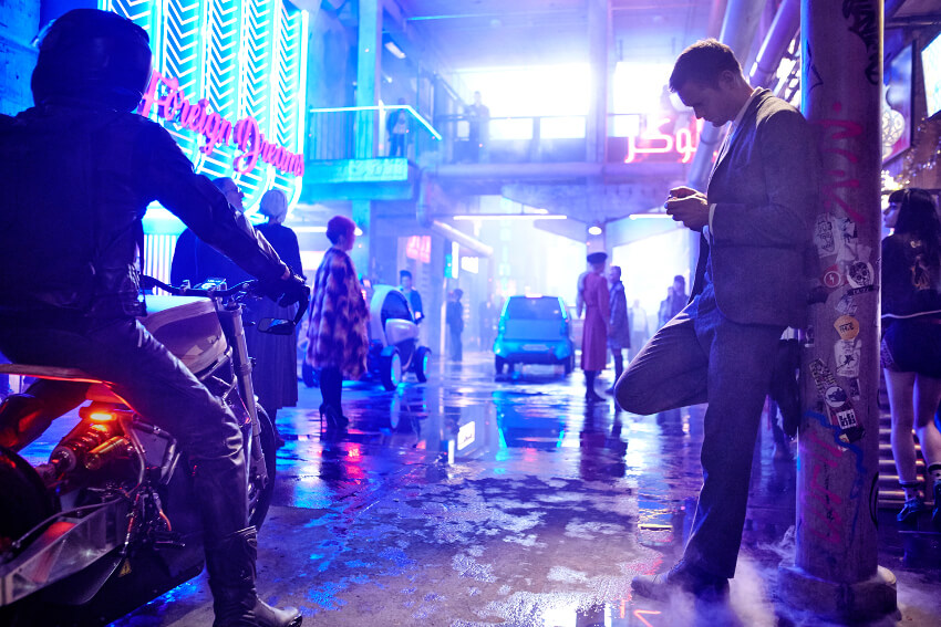 ©Netflix　http://collider.com/mute-movie-images-paul-rudd/