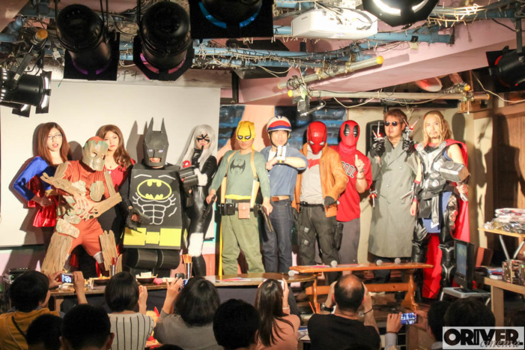 出演者とコスプレ来場者で集合写真