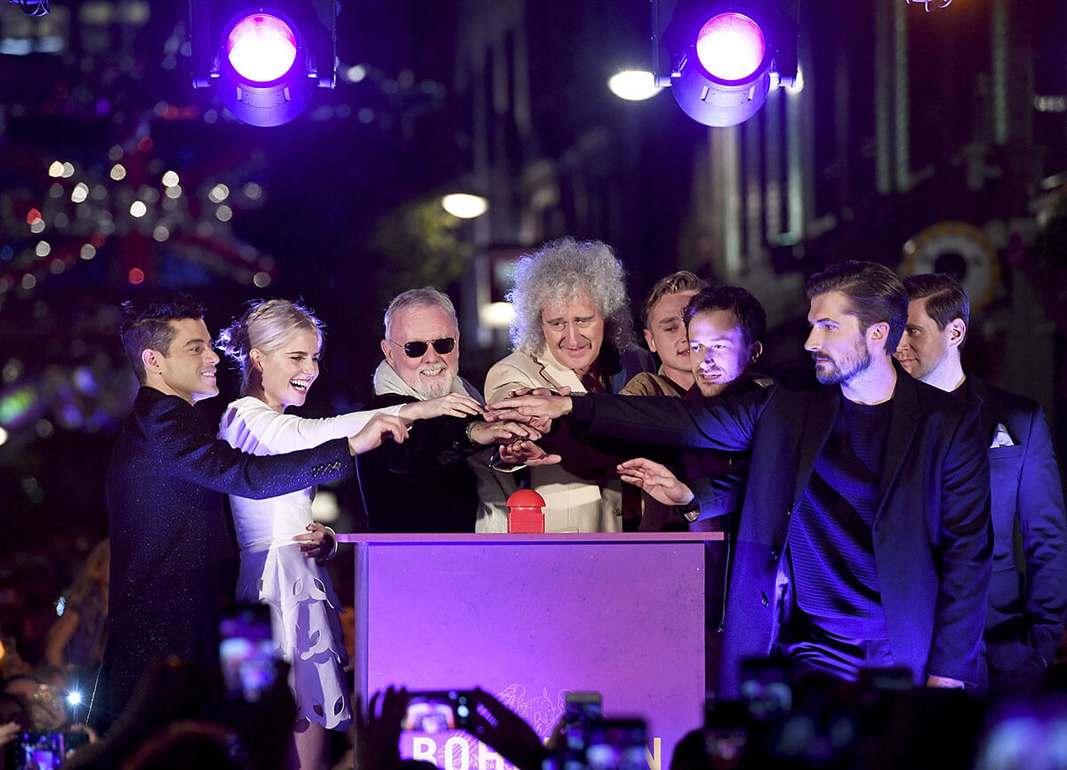 クリスマス・イルミネーション点灯式に ブライアン・メイ、ロジャー・テイラーが登場 ボヘミアン・ラプソディ