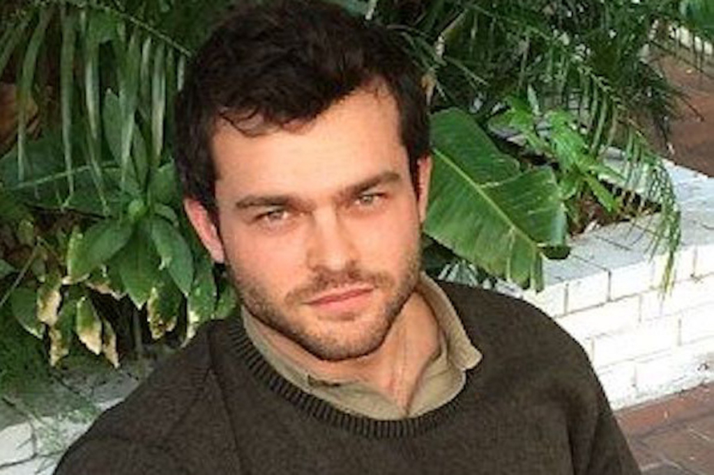 Alden Ehrenreich オールデン・エアエンライク