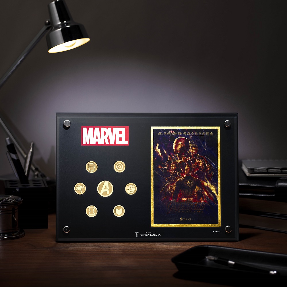 映画『アベンジャーズ／エンドゲーム』をモチーフにしたフレーム付き純金メダル